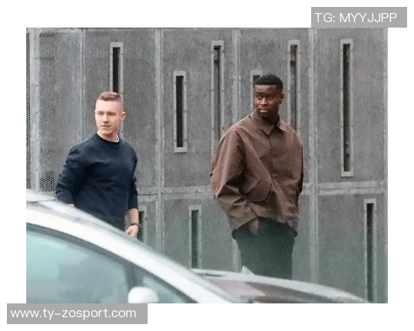 太阳报报道格伊飞机降落前突发状况紧急中止降落引发关注