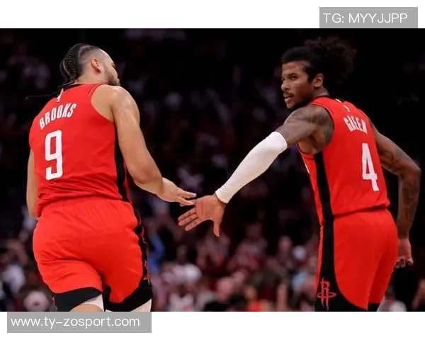 太阳队无传统控卫依然运转流畅布克状态回归巅峰表现