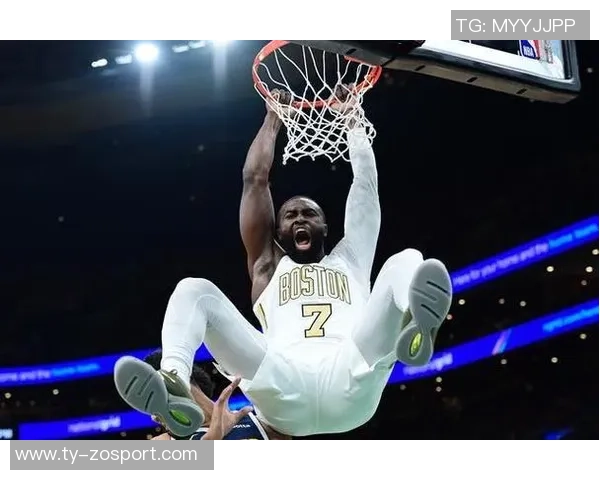 杰伦布朗赞教练团队精心指导与队友们的全力拼搏成就战绩辉煌